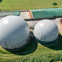 Cogatec double membrane gas storage, 2 roofs, diameter 22.50 m & 31 m, volumes 2,450 m³ & 6,700 m³ Double membrane gas storage tank, Cogatec, diameter 22.50 m & 31 m, volumes 2,450 m³ & 6,700 m³