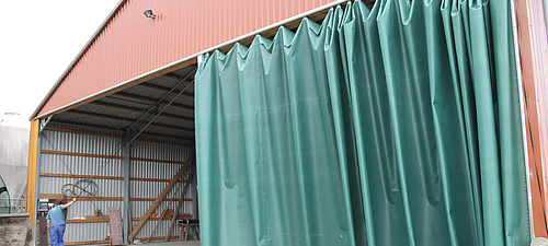Lubratec® Fronts - Sliding front - Effective protection with side-opening sliding curtain for low clearance heights Lubratec sliding front - lightweight construction for effective protection with side-opening sliding curtain