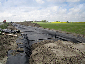 Temporary access road to the Neuharlingersiel wind farm Temporary construction road reinforced with biaxial geofabric