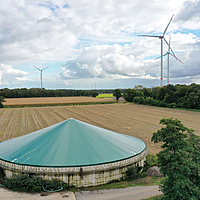 Bird's eye view of Cogatec emission protection roof with field in the background Close to nature: Cogatec emission protection roof from a bird's eye view of a field